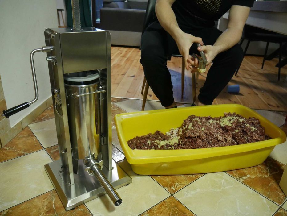 Nadziewarka do kiełbasy kiełbas maszynka pionowa 5L stabilna uszczelki