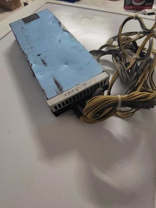 Fonte de Alimentação para Mineração APLUSPOWER 12V 140A (com Cabos) - Motivo: Mudança