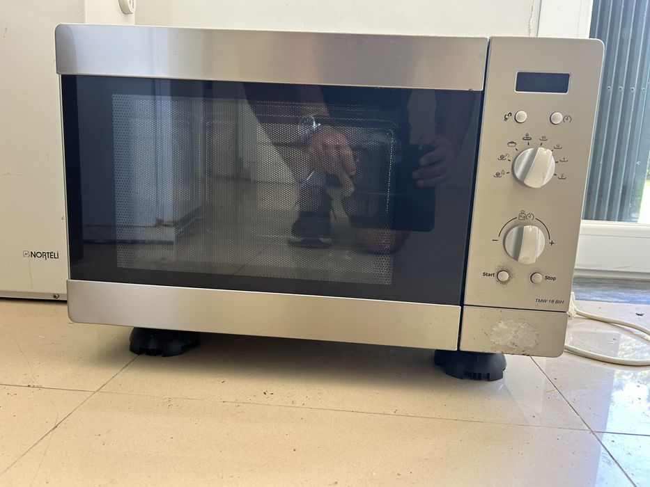 Forno Microondas Teka em Inox de encastrar