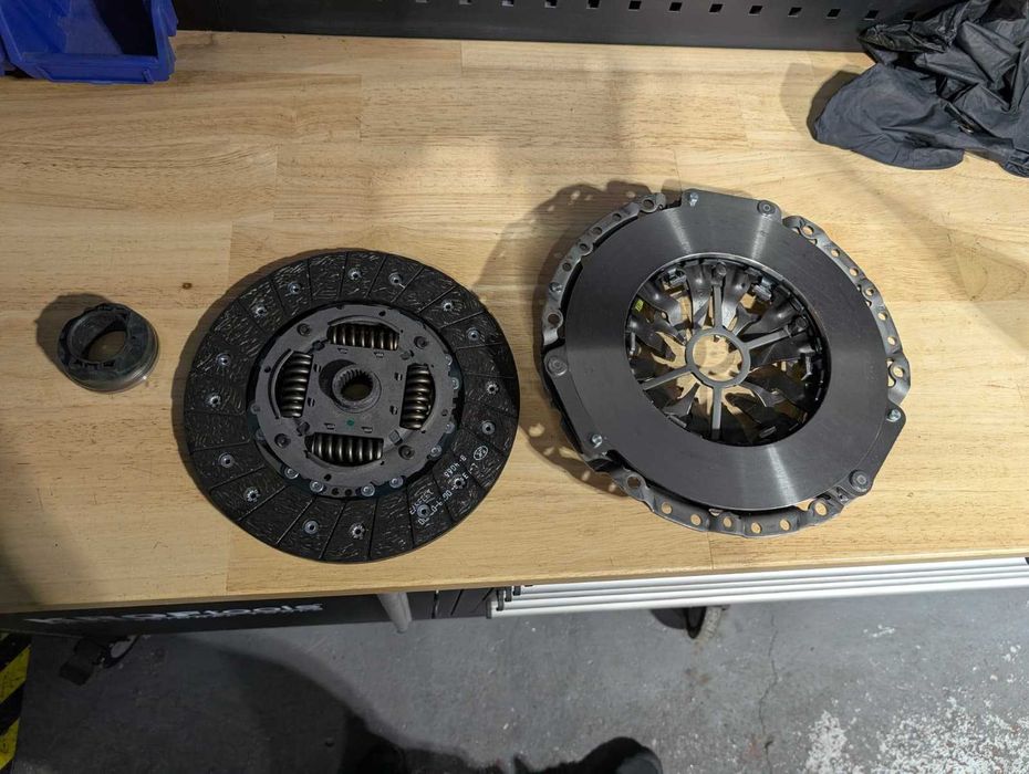 Kit embraiagem completa da Sasch, pouco uso.