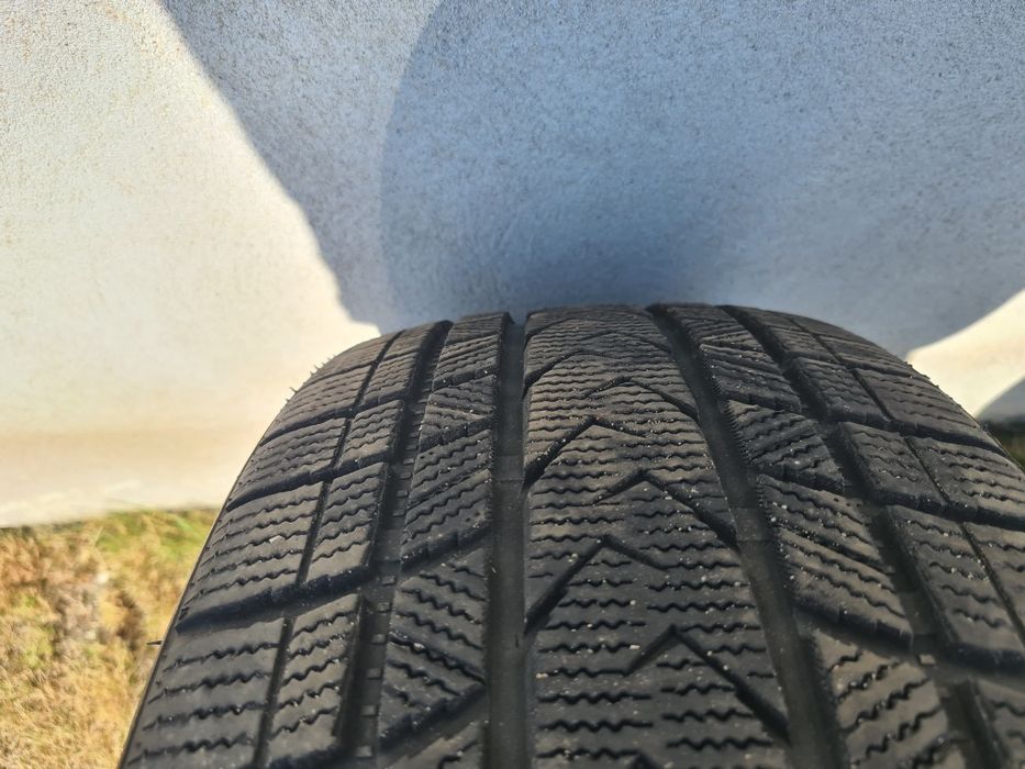 Opony zimowe firemax fm808 235/40r19
