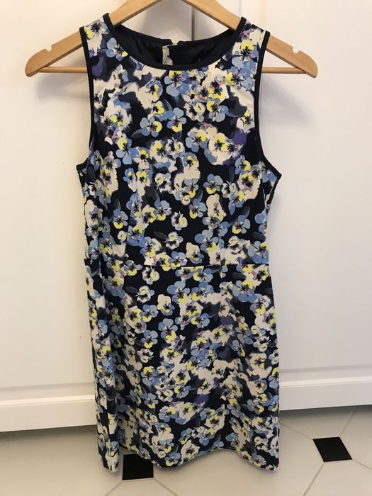 Sukienka w kwiaty bratki