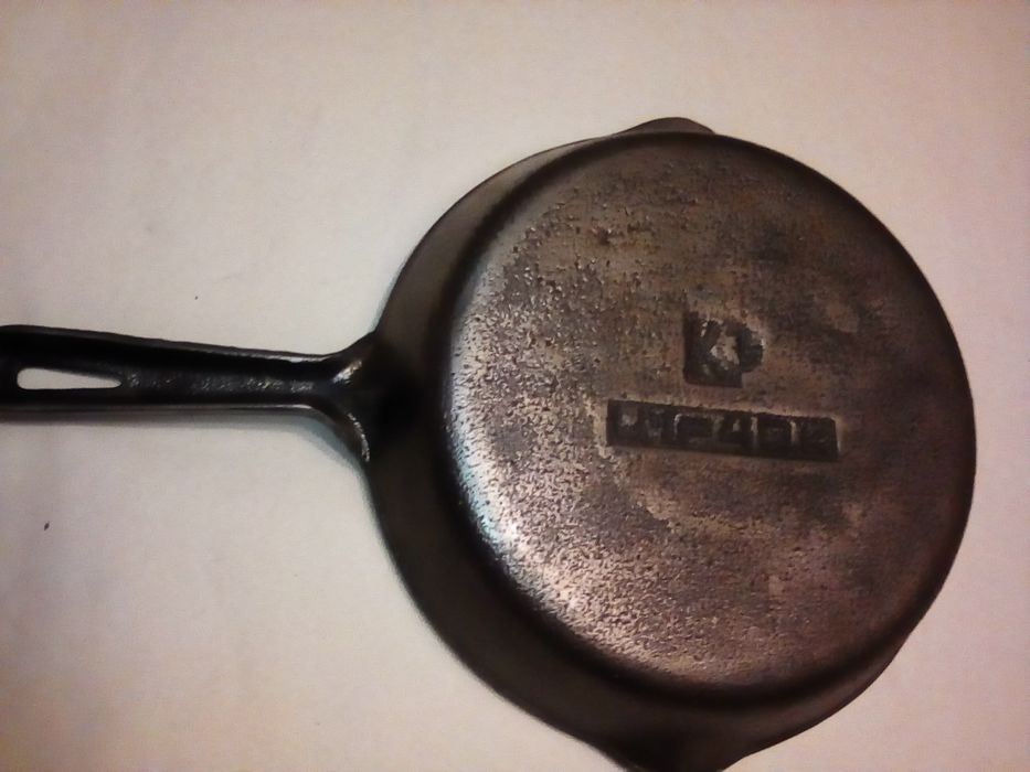 Советская чугунная сковорода