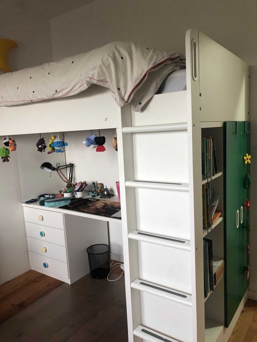 Cama alta criança Ikea + secretária + cadeira de secretária em ESMORIZ