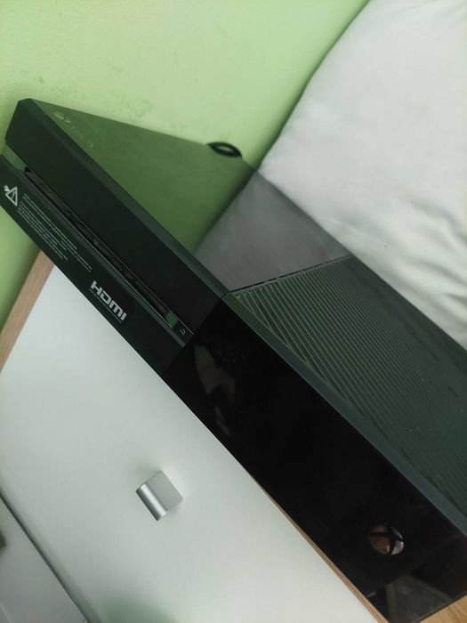 Xbox One + gry + pady + kinect