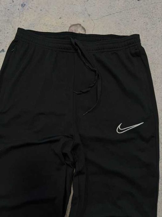 Czarne sportowe spodnie dresy Slim Nike Dri-Fit S