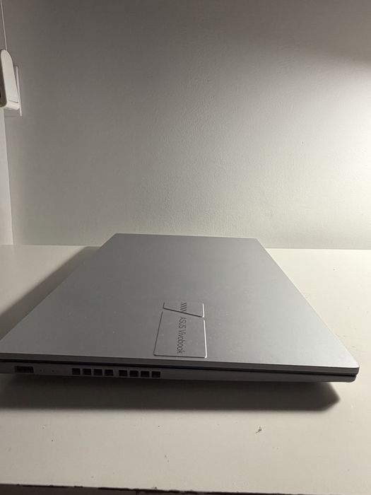 Portátil asus vivobook 2024