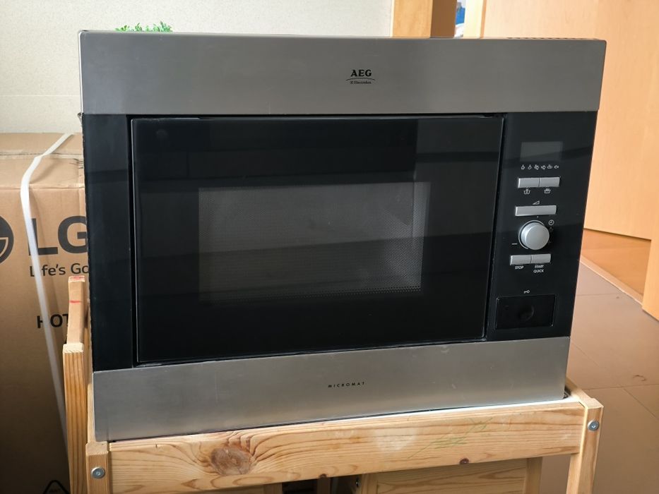 Microondas AEG 26 litros
