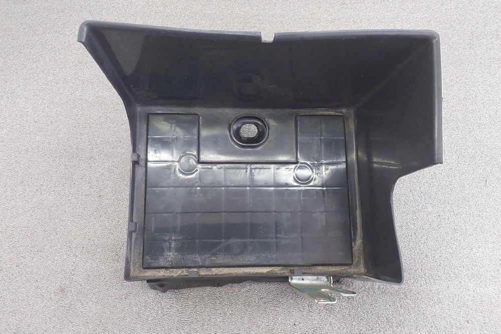 Base / caixa da bateria MITSUBISHI Space Star Hatchback (A0_A)