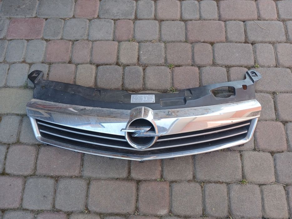 Решітка радіатора Opel Astra H. рестайл