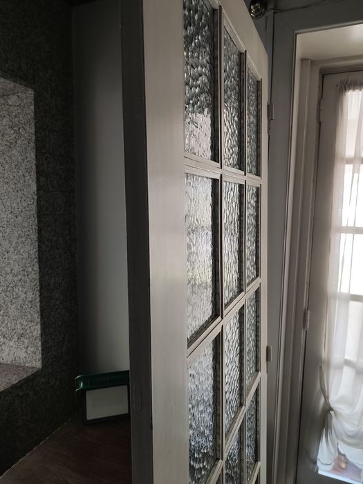 Selling solid pine doors.447123765457080323