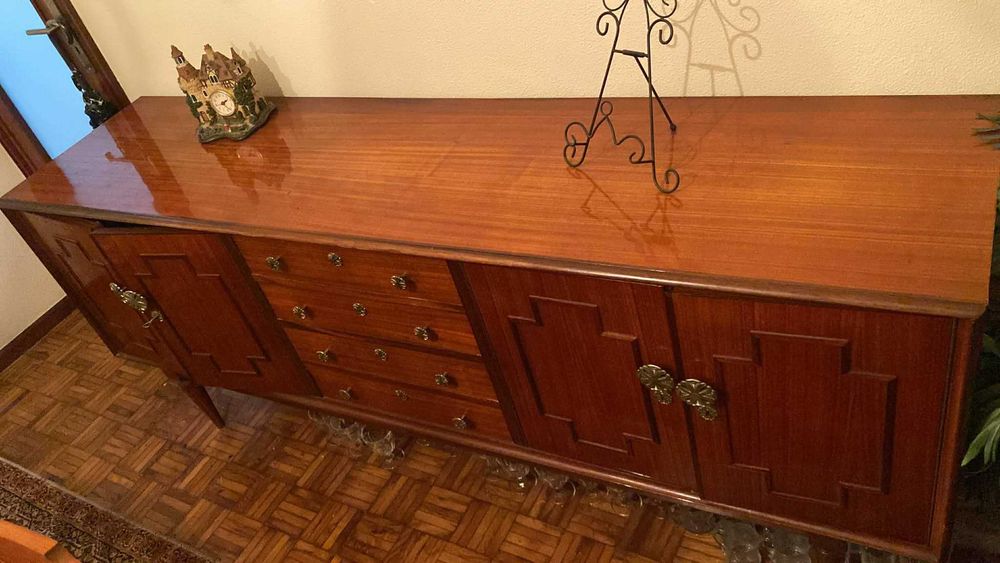 Mobilia Jantar Vintage (aparador + mesa extensivel + 6 cadeiras)