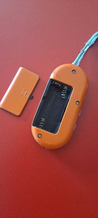 Rádio BPI laranja a pilhas como novo