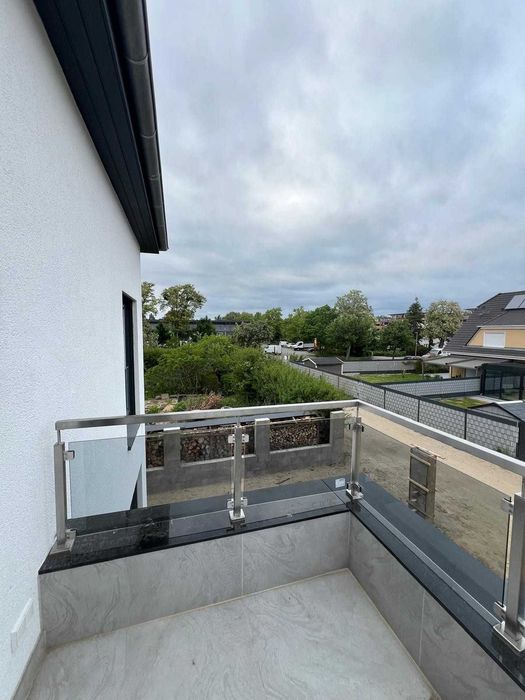 Balustrady szklane na wymiar - od 900 zł/mb | montaż