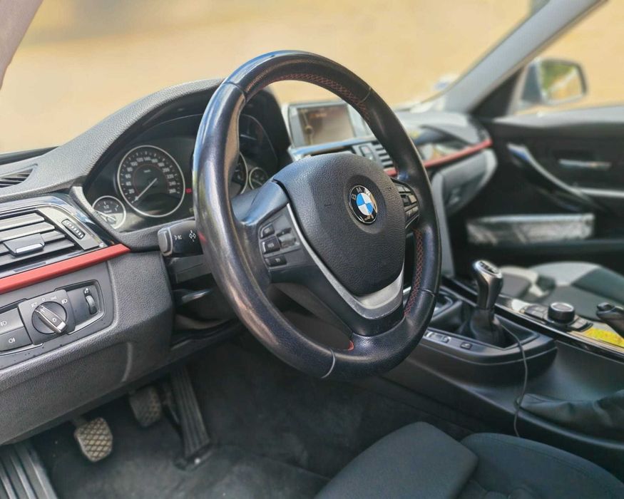 BMW 318d Touring Sport Line — Nacional | Bi-Xénon | Sensores Est. | Barras Tejadilho