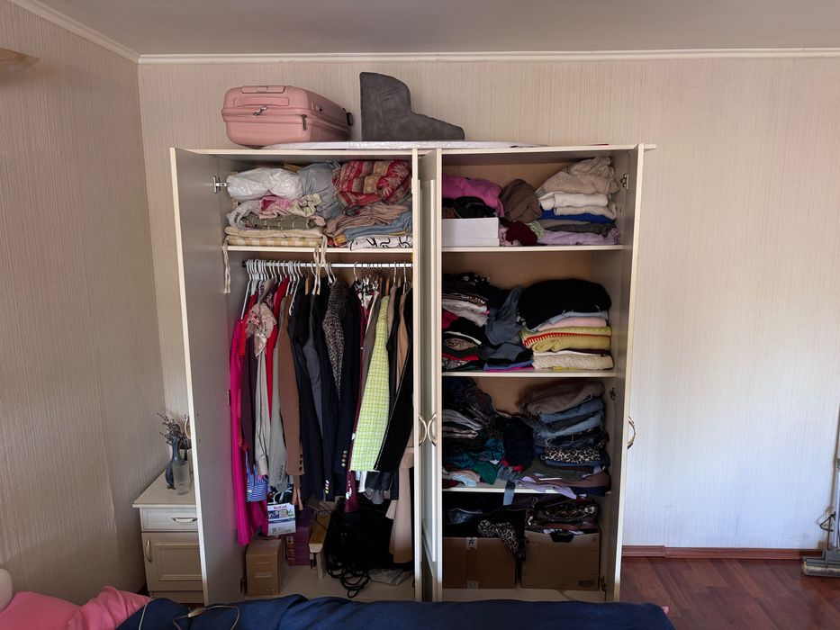 Шкаф двухдверный