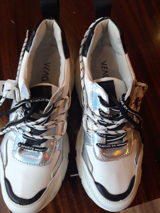 Продам красовкі 700грн