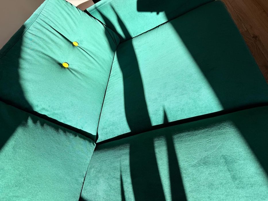 Sofa Sofa MTI-Furninova Smile z podnóżkiem – butelkowa zieleń