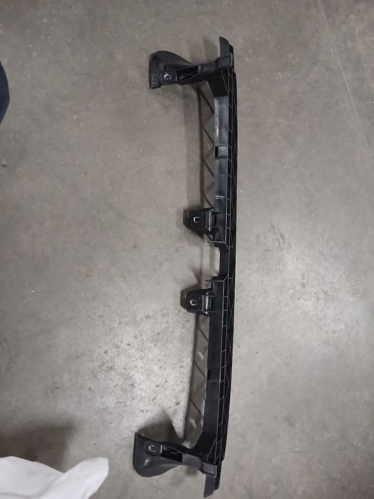 Кронштейн бампера передній