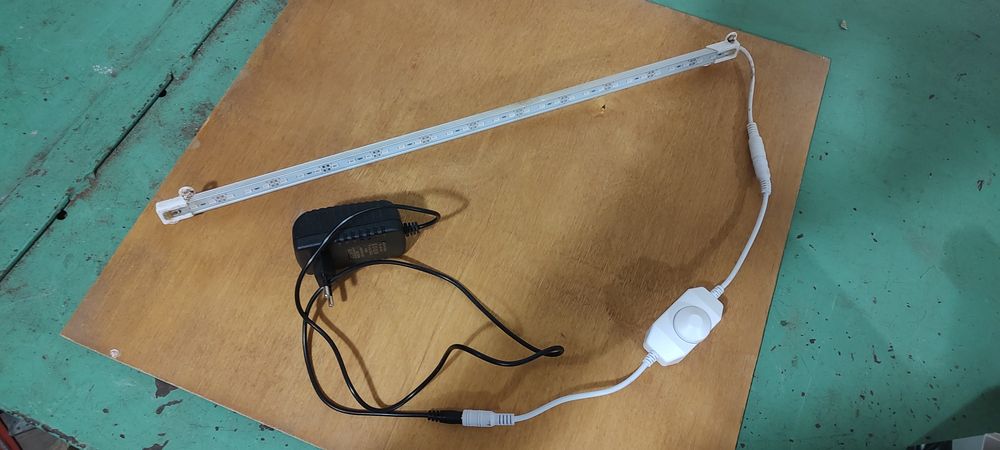 Фітосвітильник з регулюванням яскравості