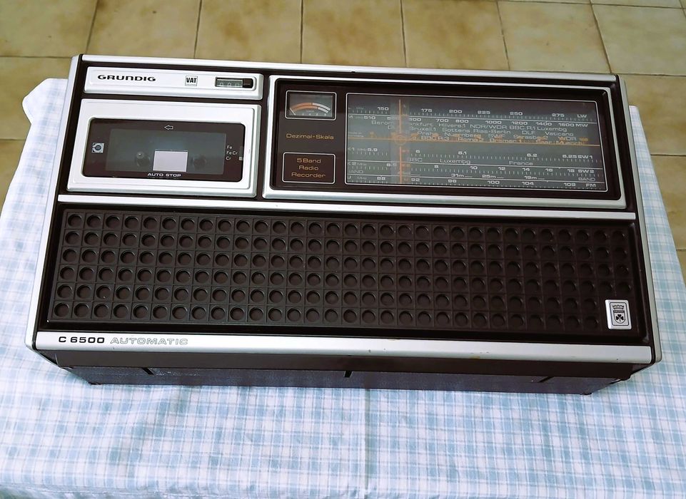 Rádio Grundig modelo C6500