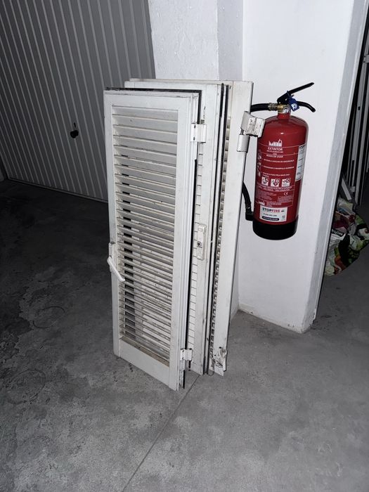 Conjunto janelas e portas e portadas em aluminio lacado