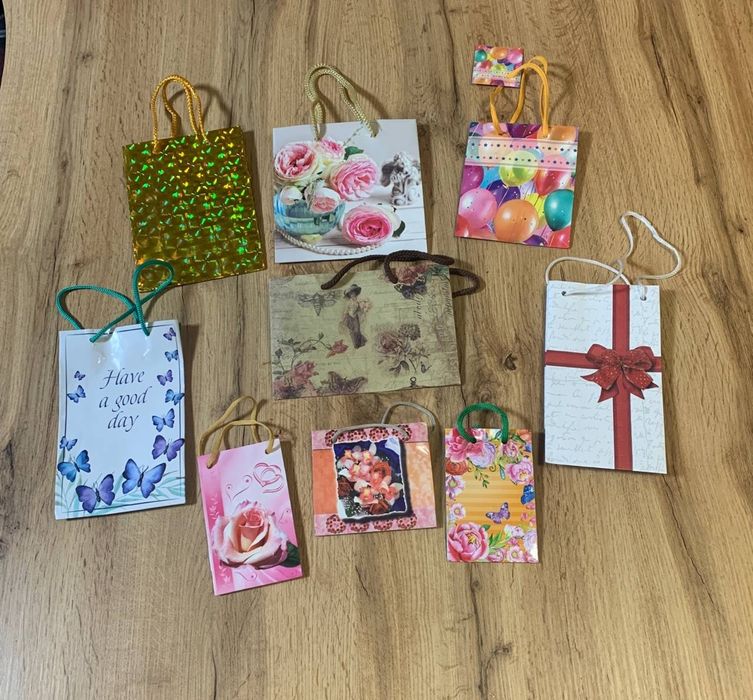 Пакеты подарочные праздничные объемные