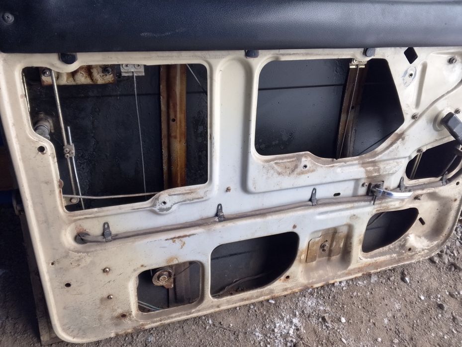 Передня водійська дверка