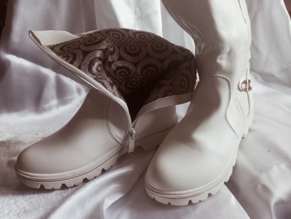 Сапожки белые демисезонные