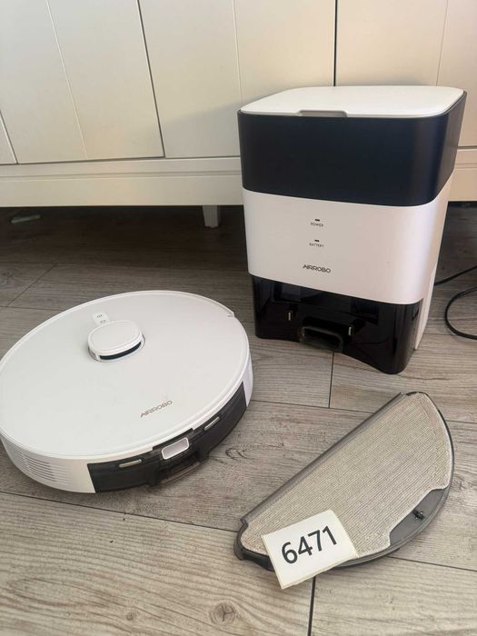 Robot sprządający ze stacją opróżniania oraz nakładką mopującą (6471-s