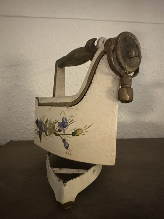 Ferro antigo a carvao