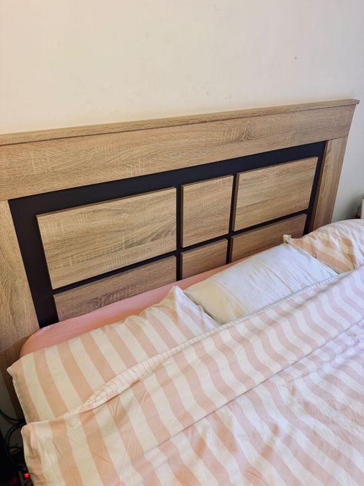 Cama casal com arrumação