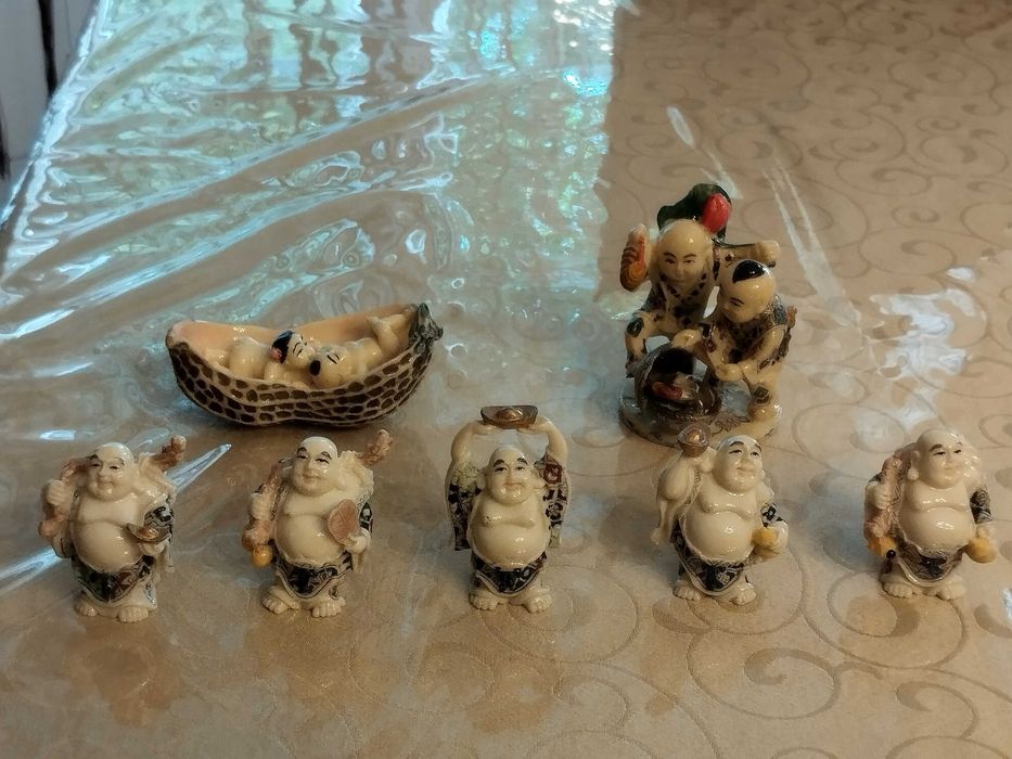 Figuras chinesas em resina