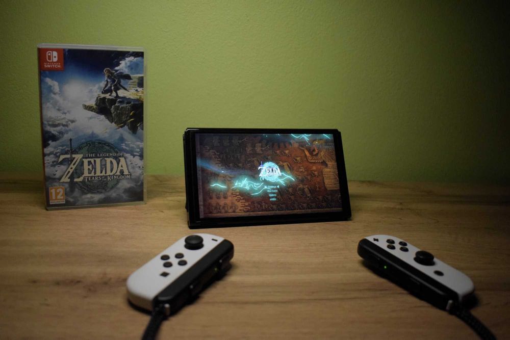 Konsola Nintendo Switch OLED +  gra The Legend of Zelda