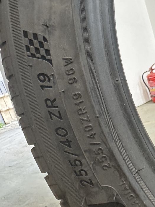 Sprzdam opony MICHELIN PILOT SPORT 4  zp 255/40/19, bierznik caly.
