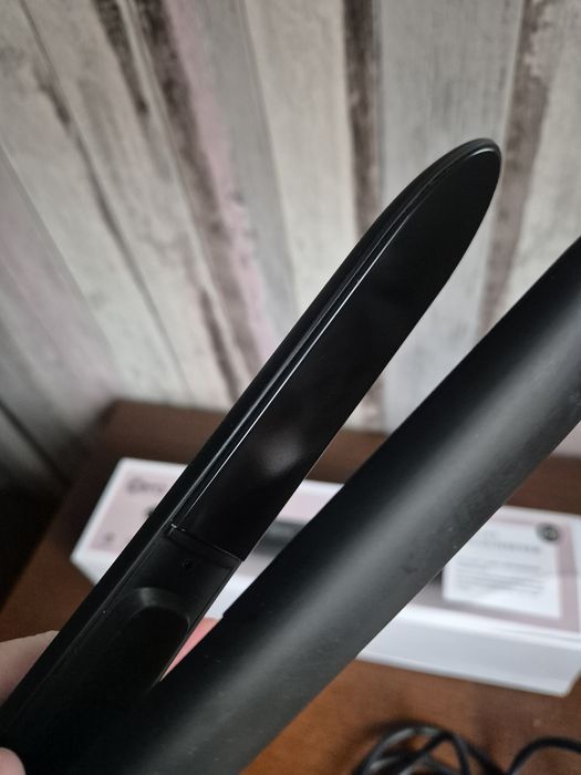 Profesjonalna prostownica do włosów idealna do loków Cera płaska