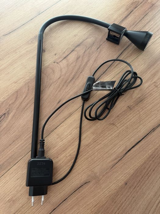 Lampka biurkowa IKEA HÅRTE LED – czarna