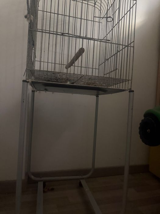 Gaiola com suporte com rodas