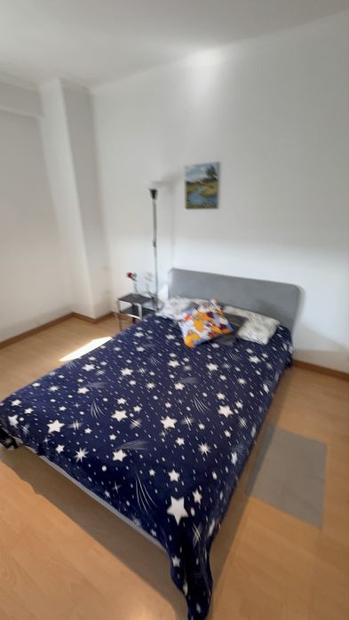 Quarto mobiliado na Moita ao pé da camara municipal auto carro na porta para Lisboa 35 minutos