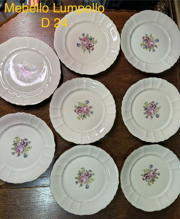 Zestaw talerze porcelanowe płaskie sygnowane wzór kwiatowy D24