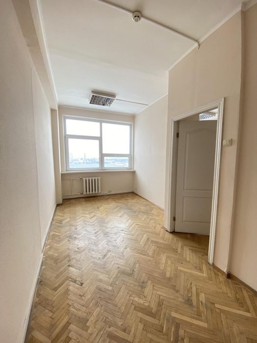 Оренда офісу на вул. Євгенія Сверстюка,23 на 33,6 м²