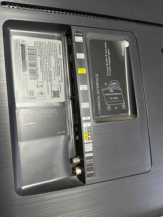 Samsung UE32M5500AU 32" Smart TV в ідеальному стані