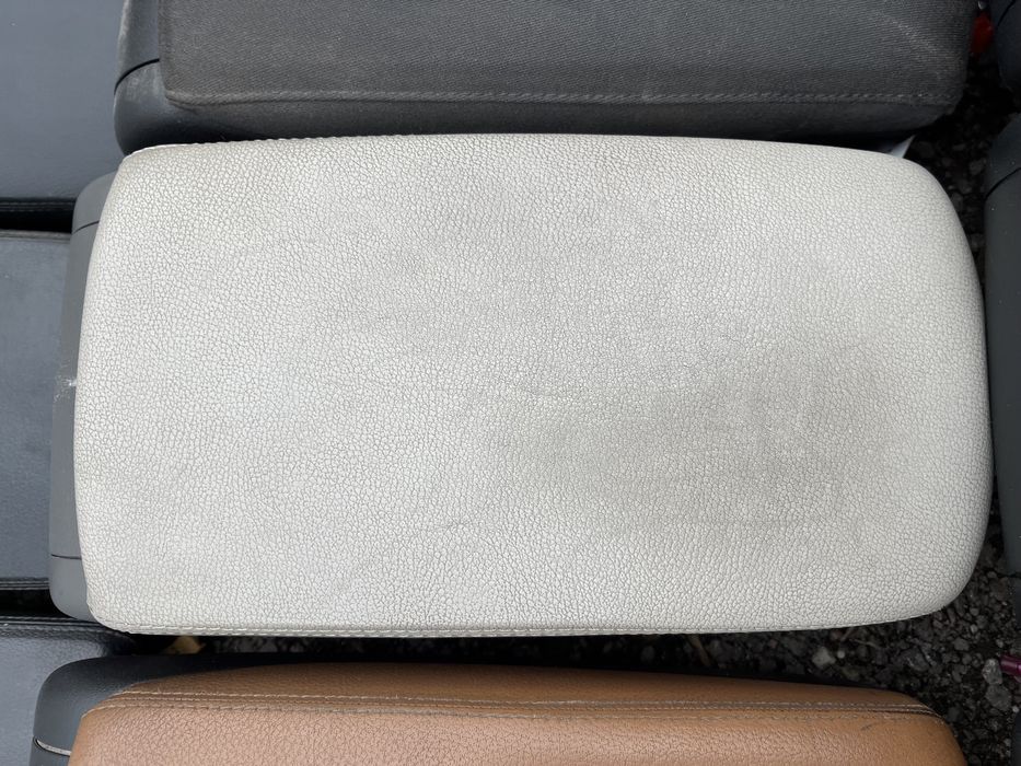 Підлокотник Подлокотник Audi A6 C6 розборка