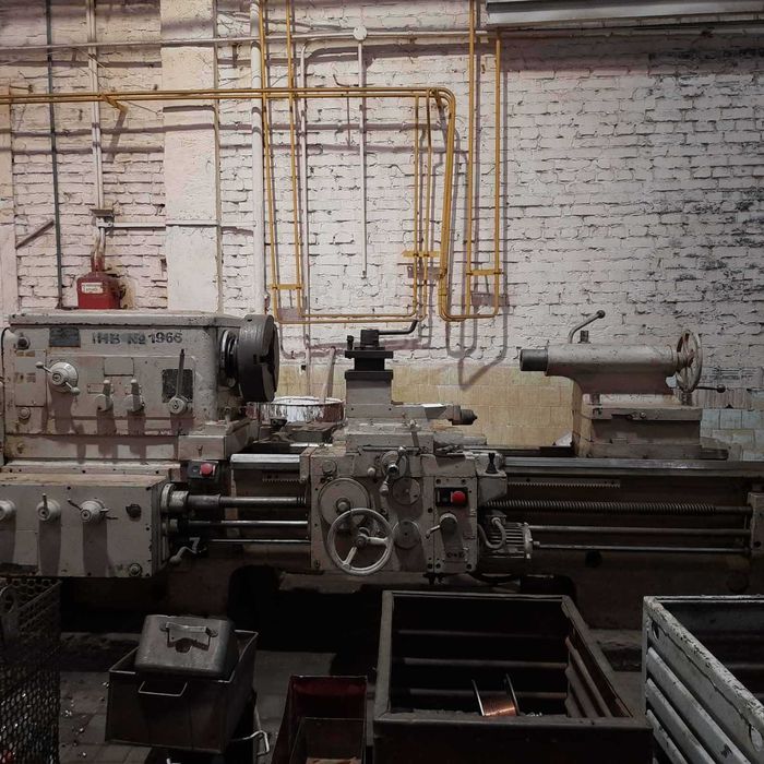 Продам верстат токарно гвинторізний 1М63