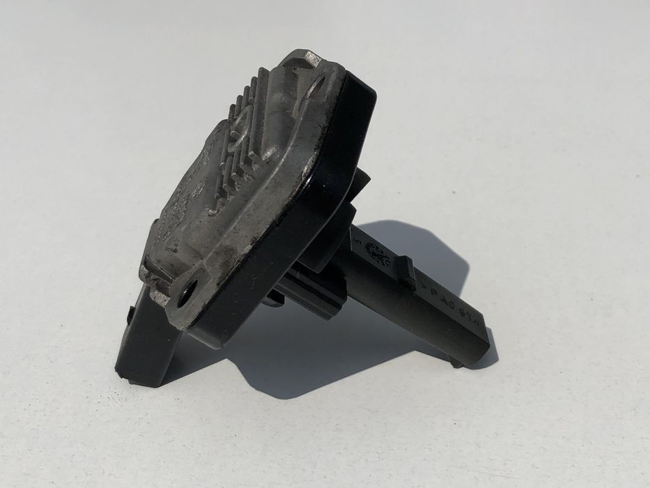 Датчик уровня масла двигателя Passat B6 2.0 BMP BKP BMR CBA BLR BVY