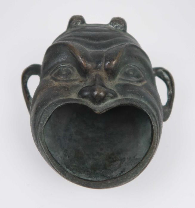 Cinzeiro Diabo antigo em Bronze / Latão