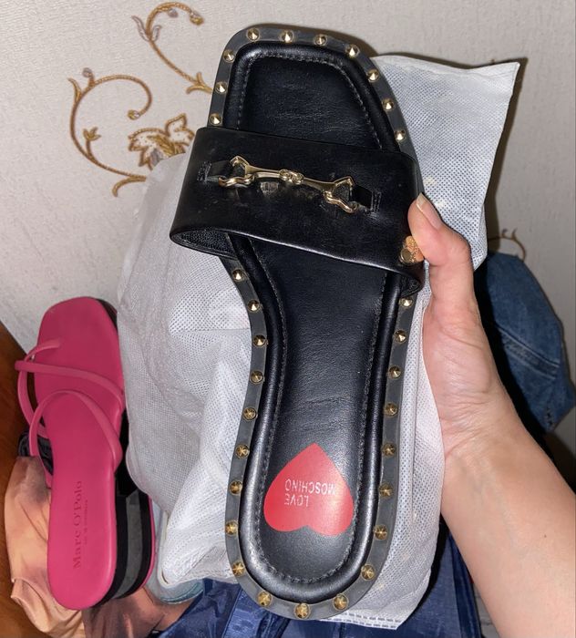 Кожаные шлёпанцы Love Moschino 38р.