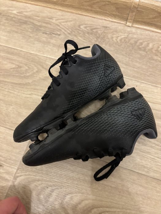 Бутсы футбольные кроссовки Adidas в идеале 30размер