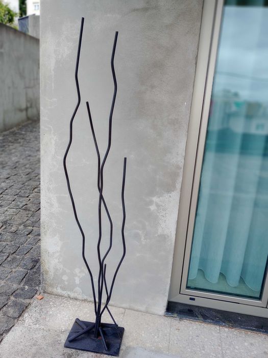 Escultura preta em ferro