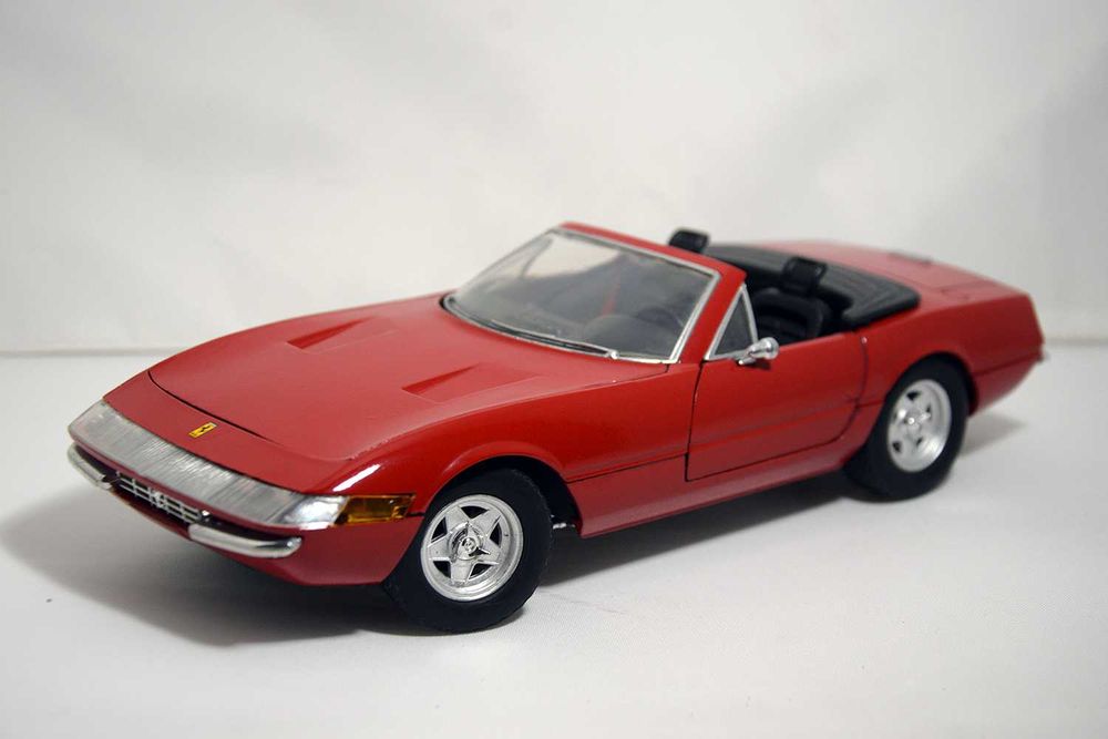 Ferrari 365 GTS 1:18